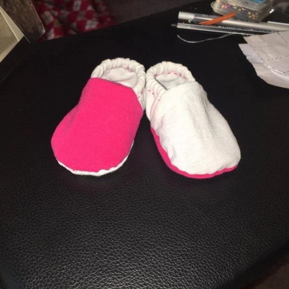 Reversible handmade baby shoes - Picture 2 of 7